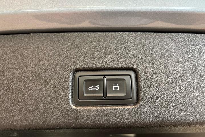 Blå Audi Q4 e-tron fra 2021