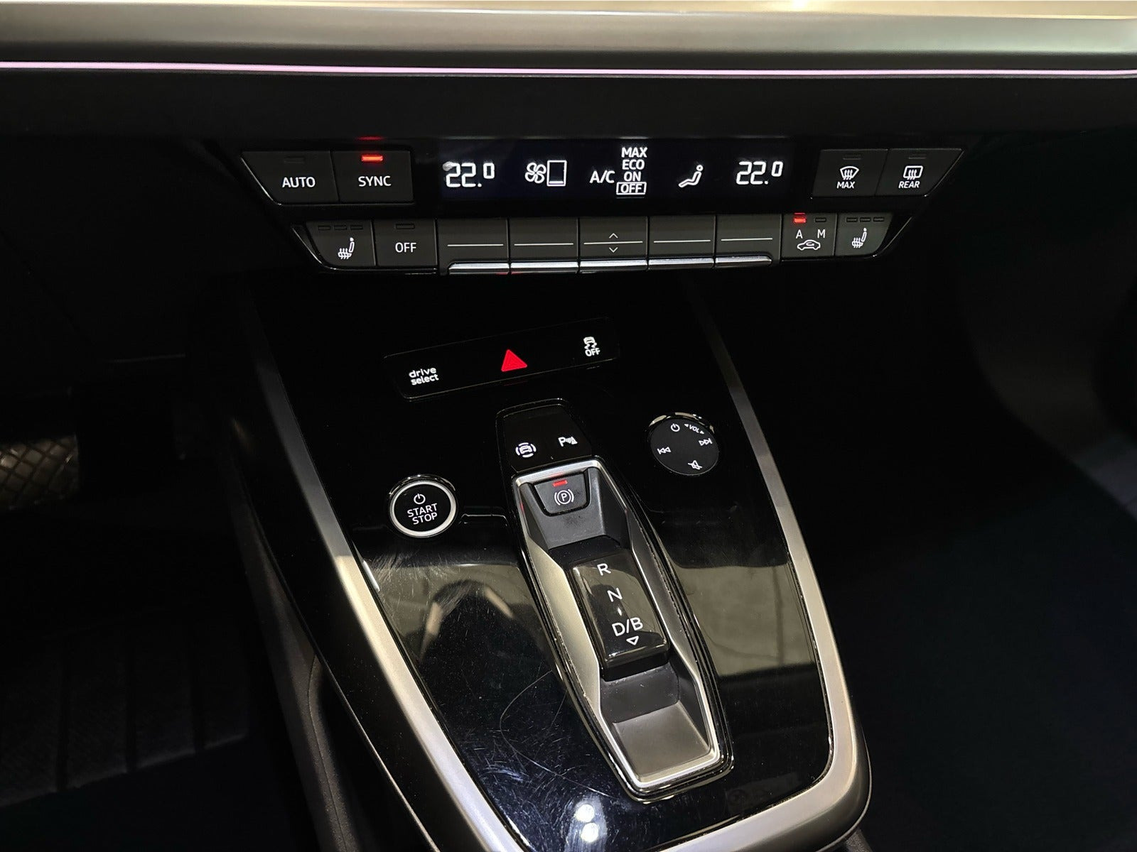 Blå Audi Q4 e-tron fra 2021