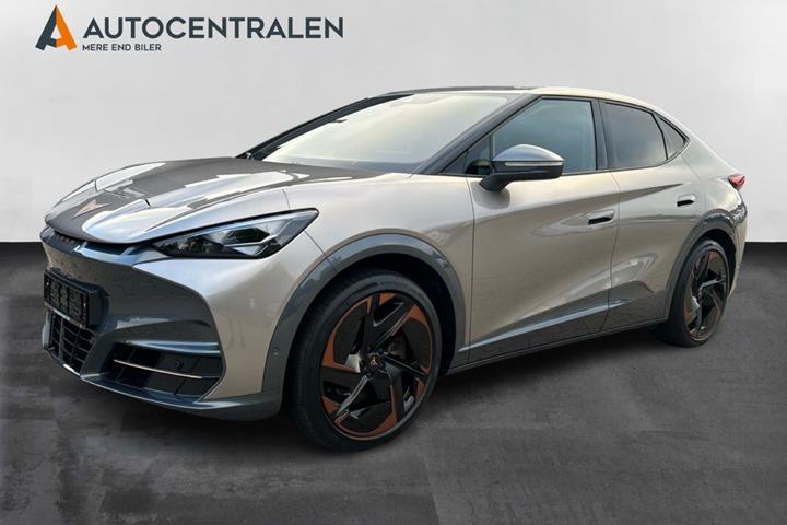 Beige Cupra Tavascan fra 2024 set udefra