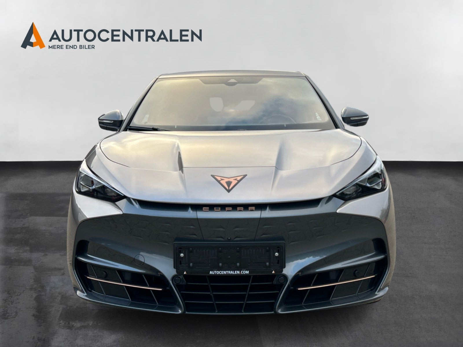 Beige Cupra Tavascan fra 2024