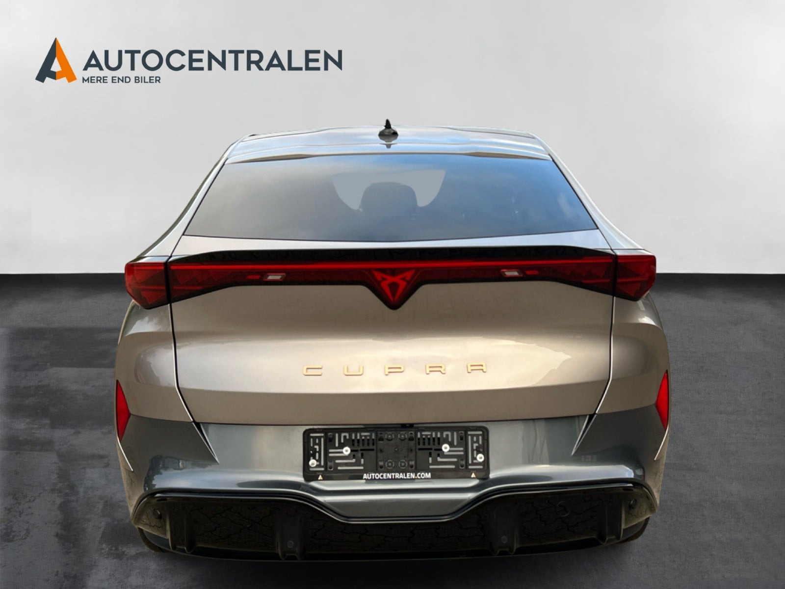 Beige Cupra Tavascan fra 2024