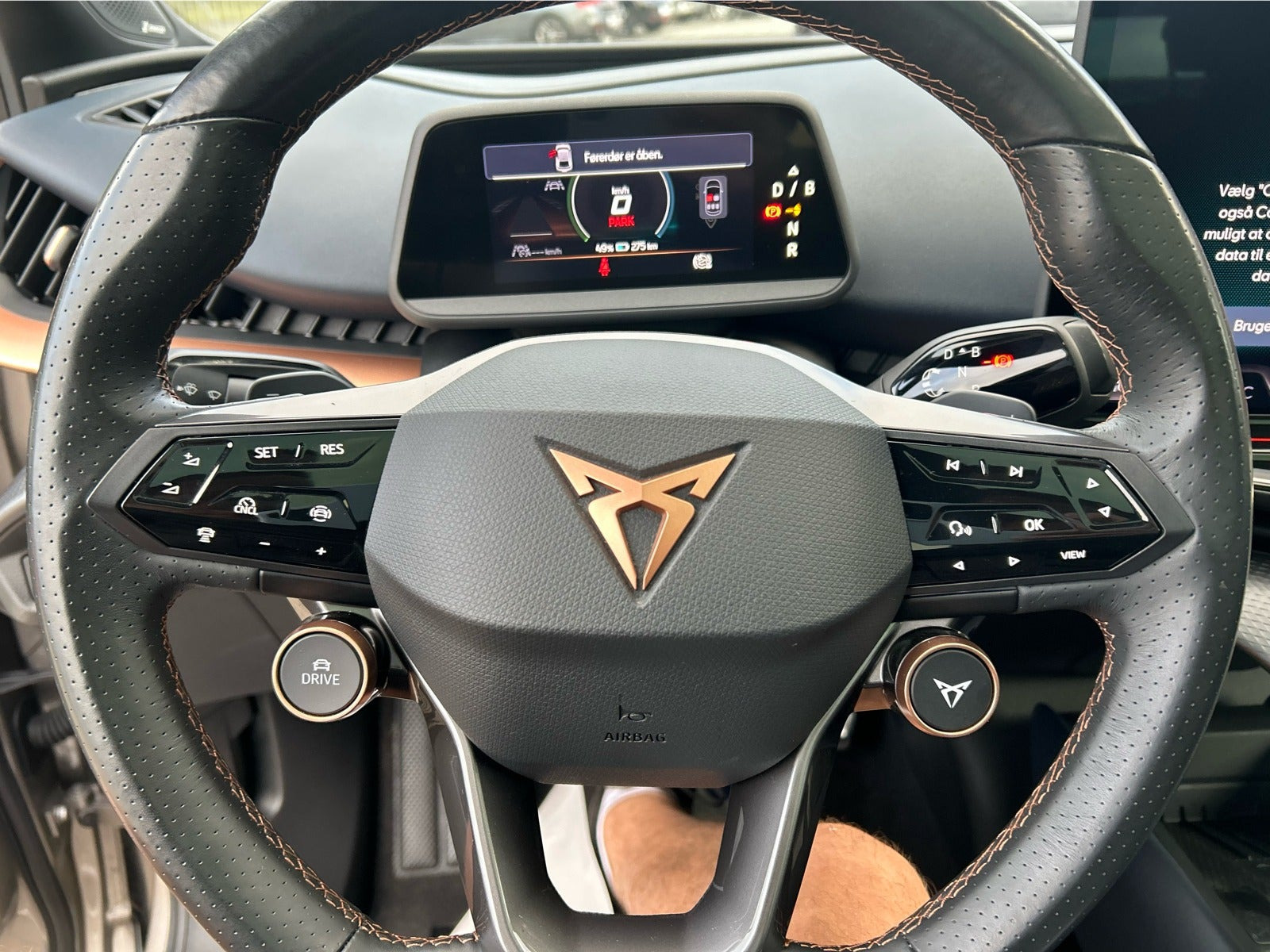 Beige Cupra Tavascan fra 2024