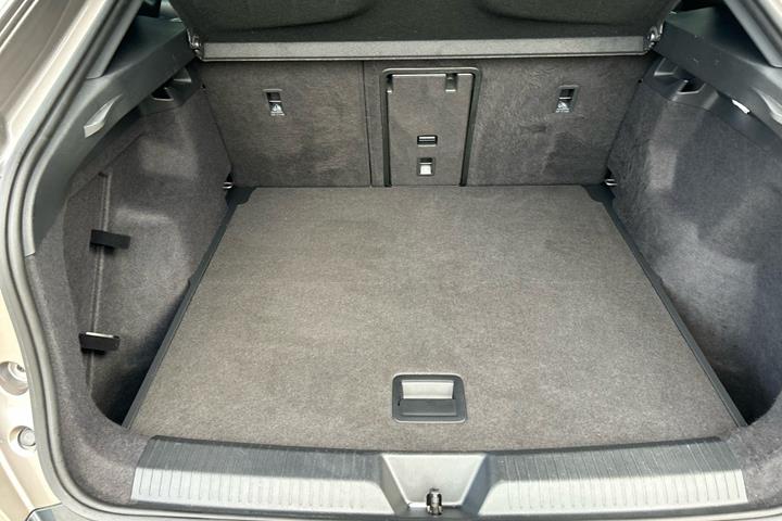 Beige Cupra Tavascan fra 2024