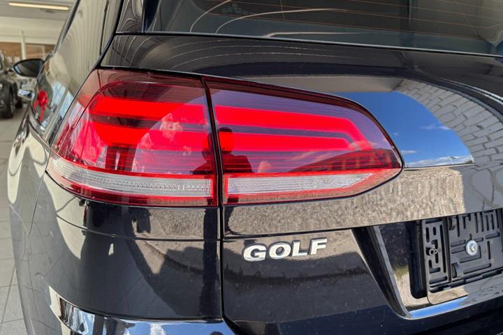 Sort VW Golf VII fra 2018