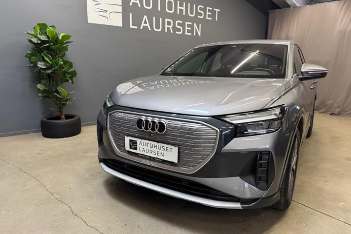 Grå Audi Q4 e-tron fra 2024