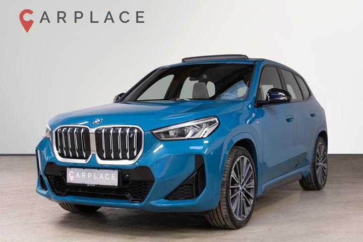 Blå BMW iX1 fra 2023