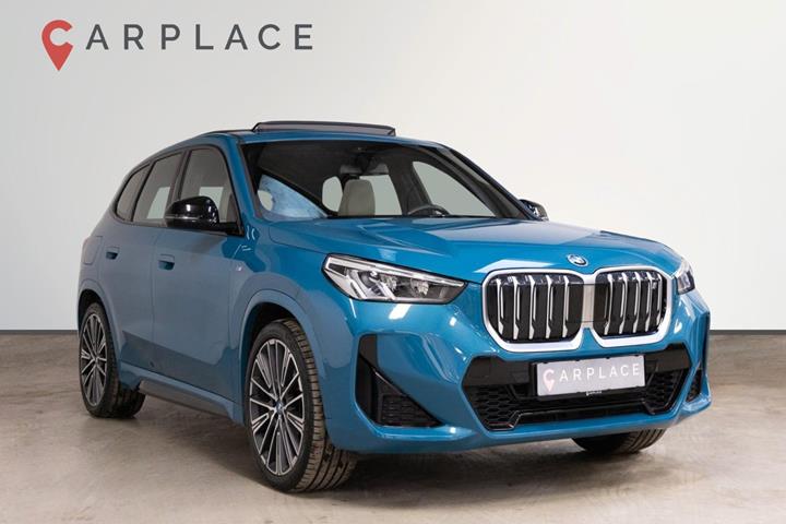 Blå BMW iX1 fra 2023