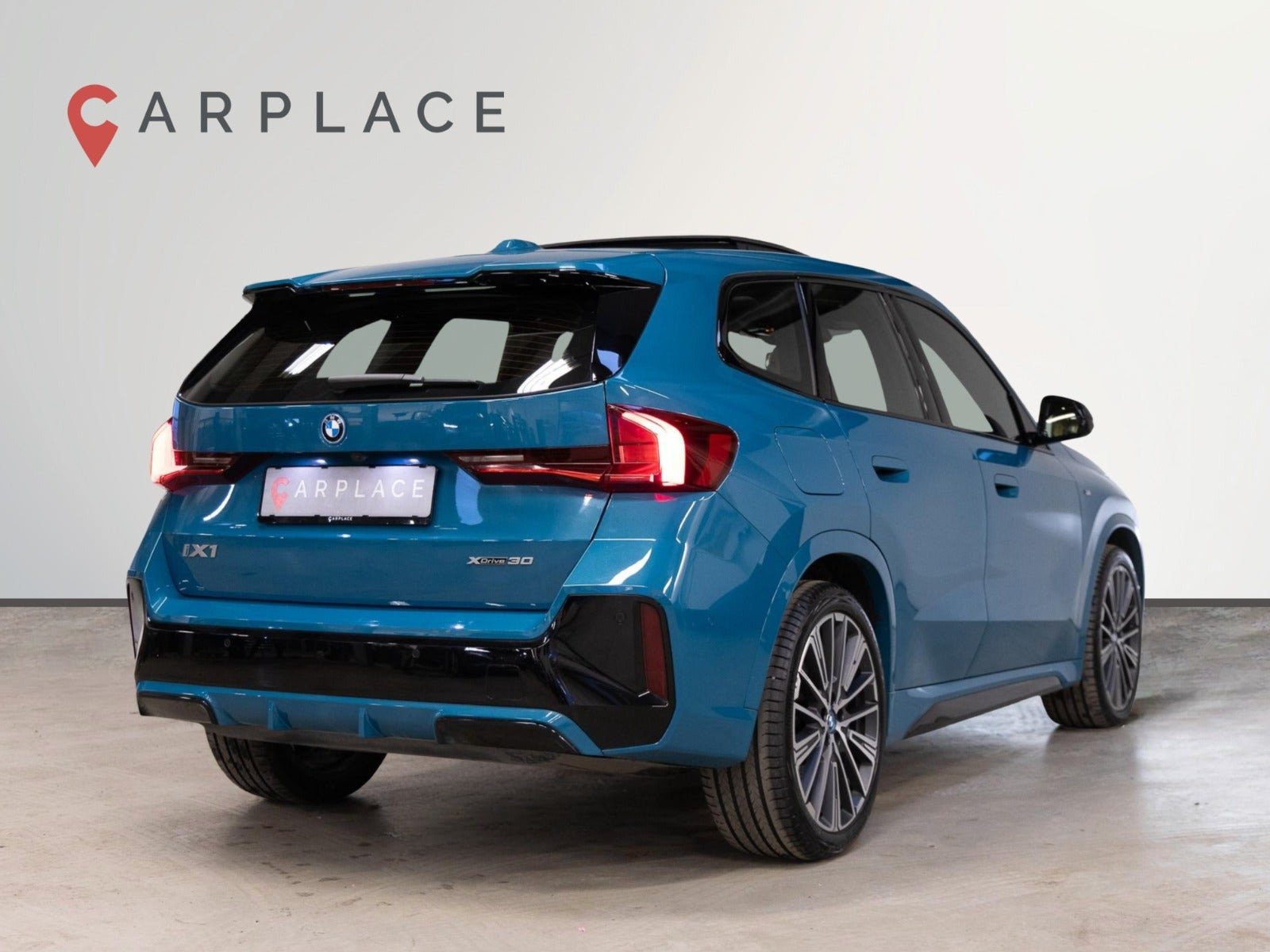 Blå BMW iX1 fra 2023