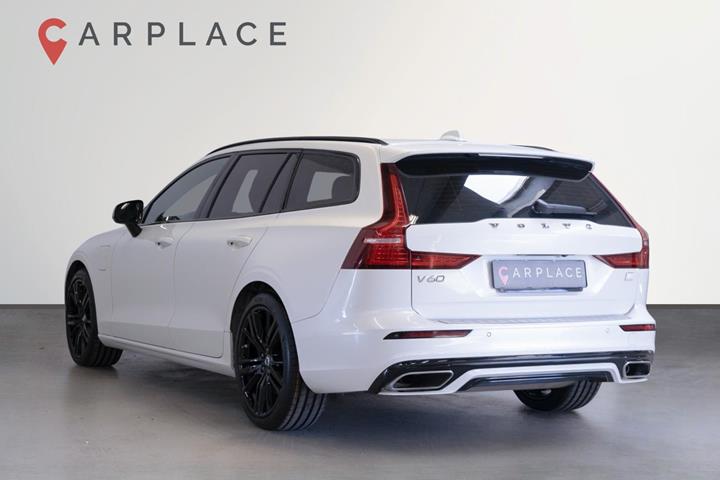 Hvid Volvo V60 fra 2022