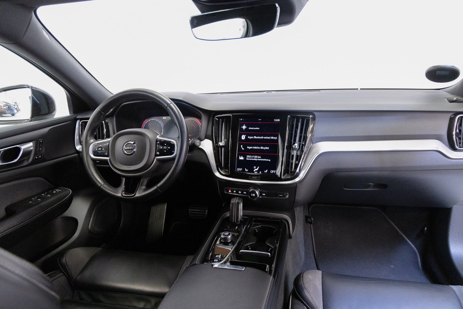 Hvid Volvo V60 fra 2022