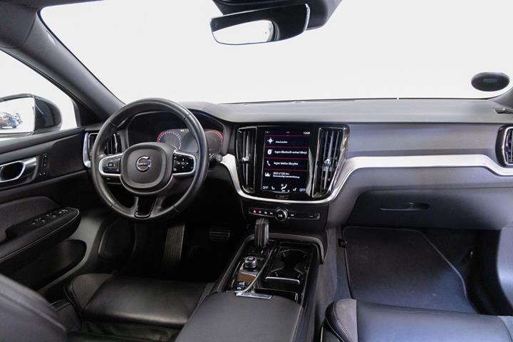 Hvid Volvo V60 fra 2022