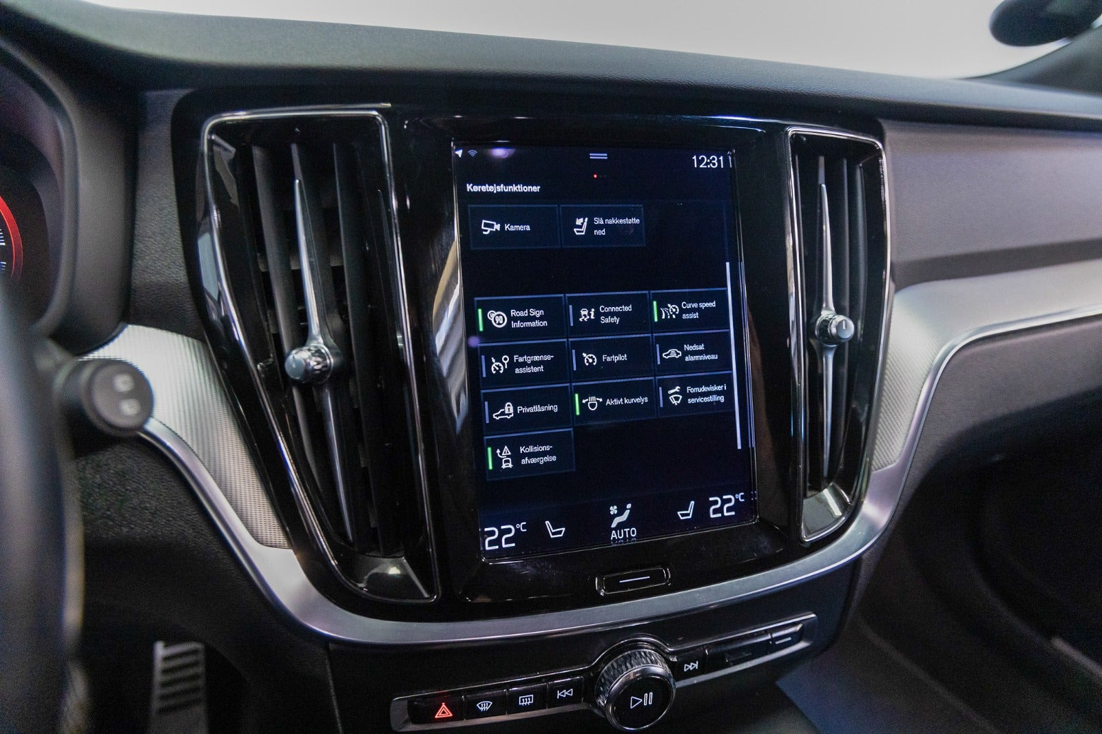 Hvid Volvo V60 fra 2022