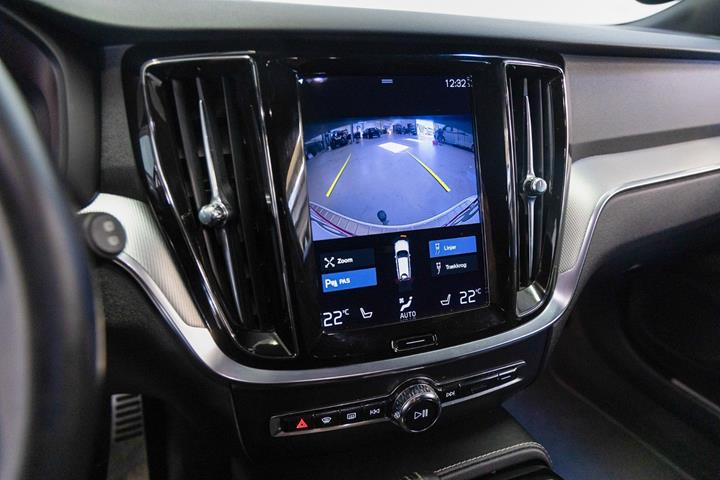 Hvid Volvo V60 fra 2022