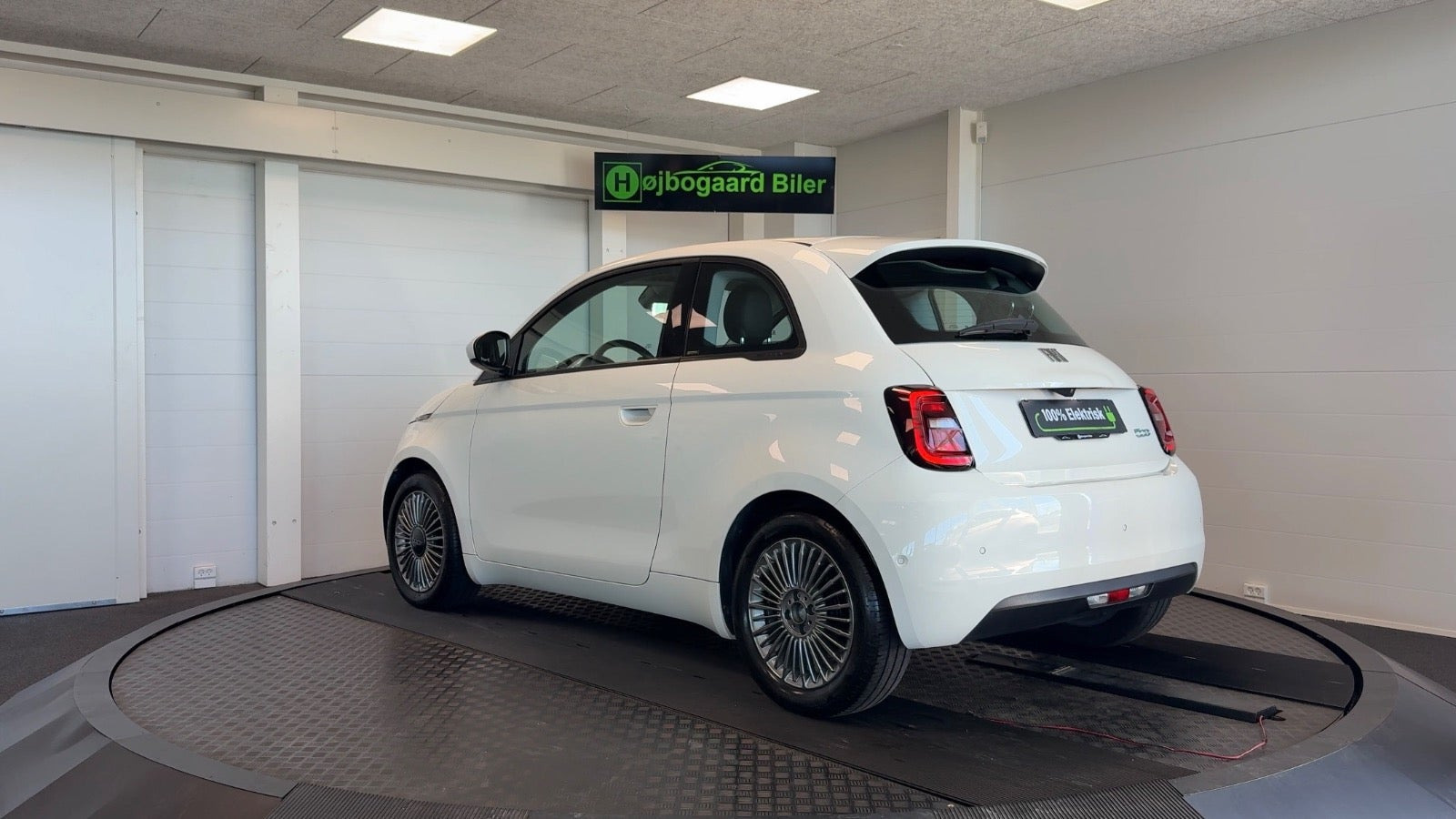 Hvid Fiat 500e fra 2023