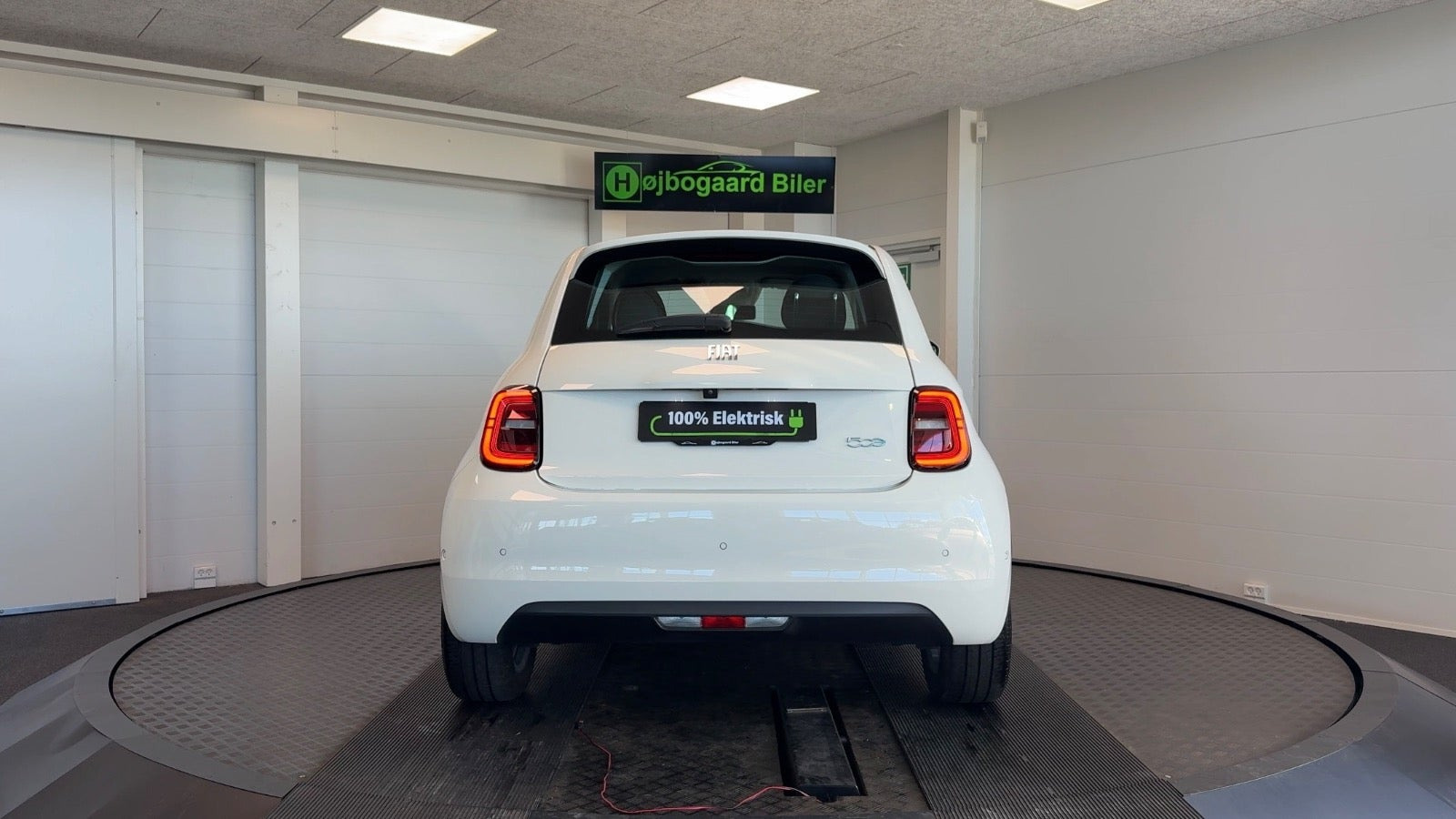 Hvid Fiat 500e fra 2023