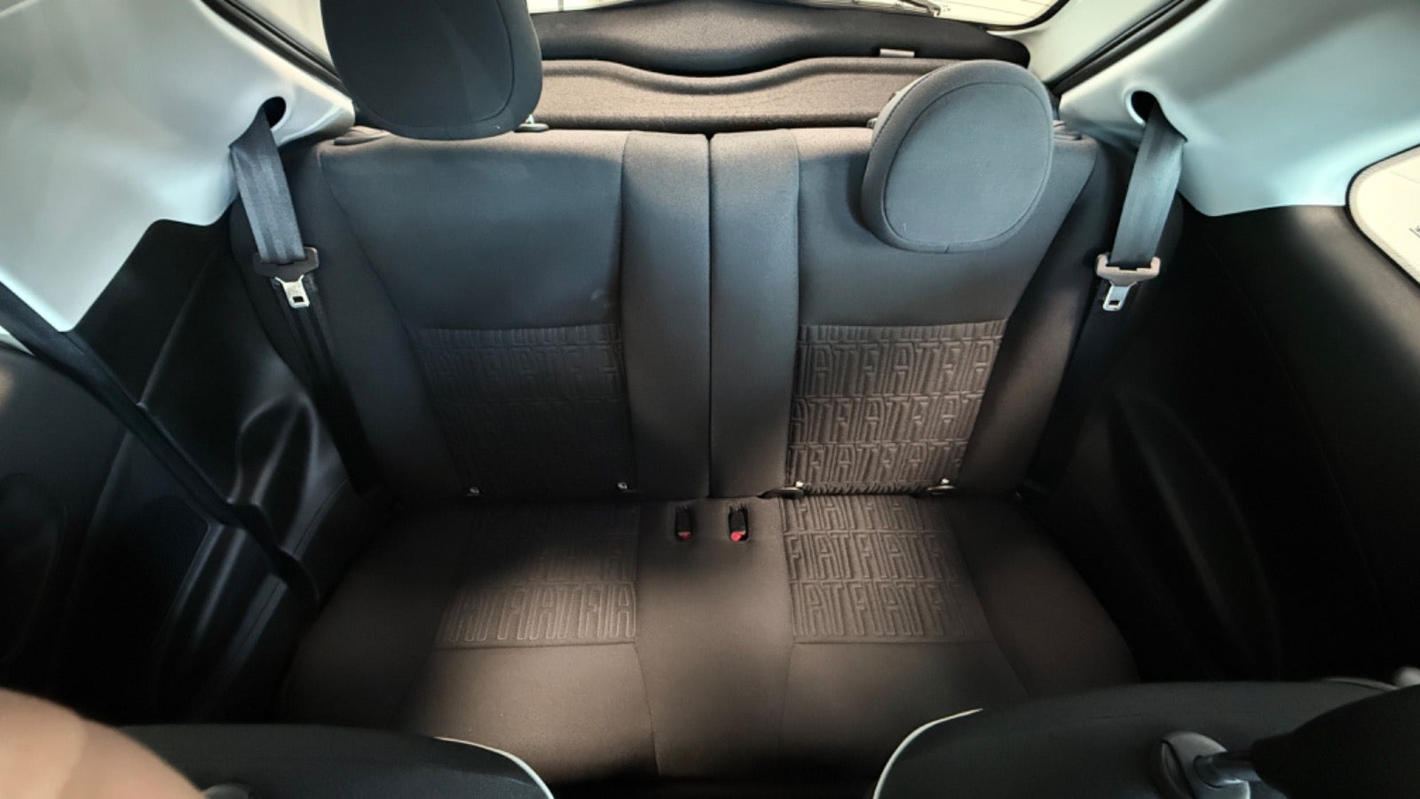 Hvid Fiat 500e fra 2023
