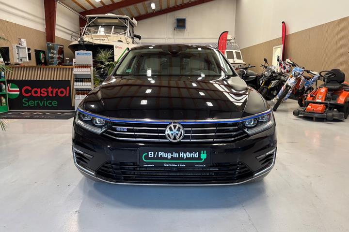 Sort VW Passat fra 2018