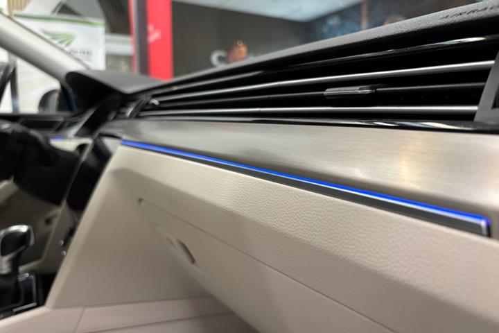 Sort VW Passat fra 2018