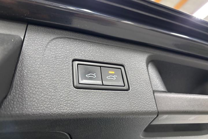 Sort VW Passat fra 2018