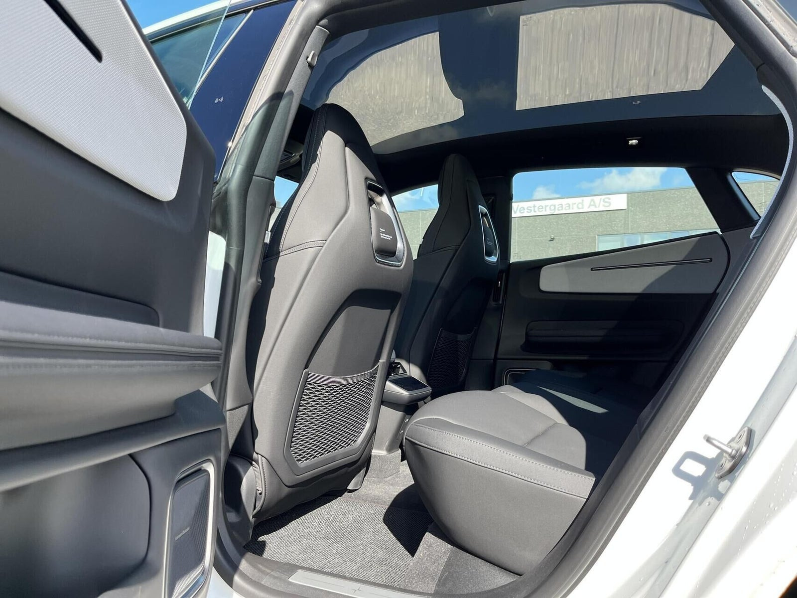 Hvid Polestar 4 fra 2025