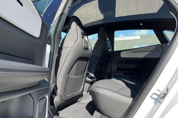 Hvid Polestar 4 fra 2025