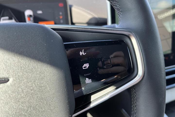 Hvid Polestar 4 fra 2025