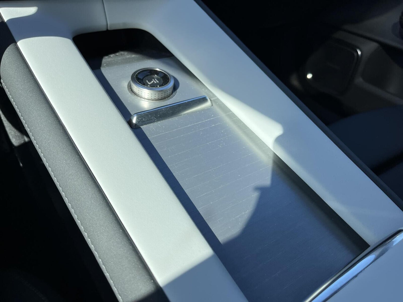 Hvid Polestar 4 fra 2025