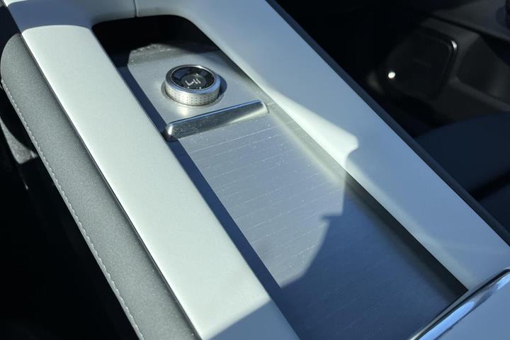 Hvid Polestar 4 fra 2025