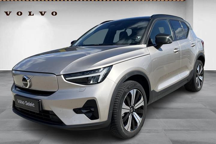 Orange Volvo XC40 fra 2023