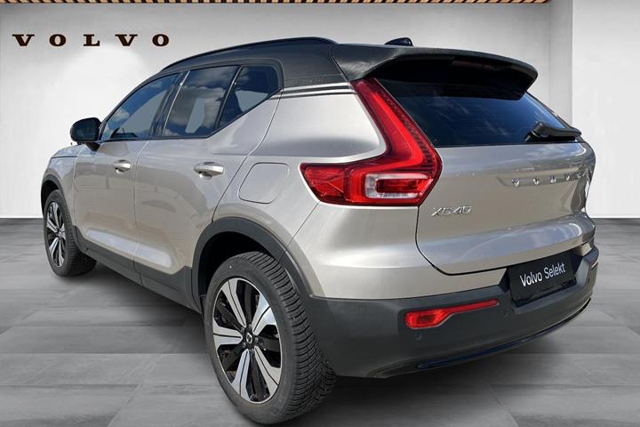 Orange Volvo XC40 fra 2023