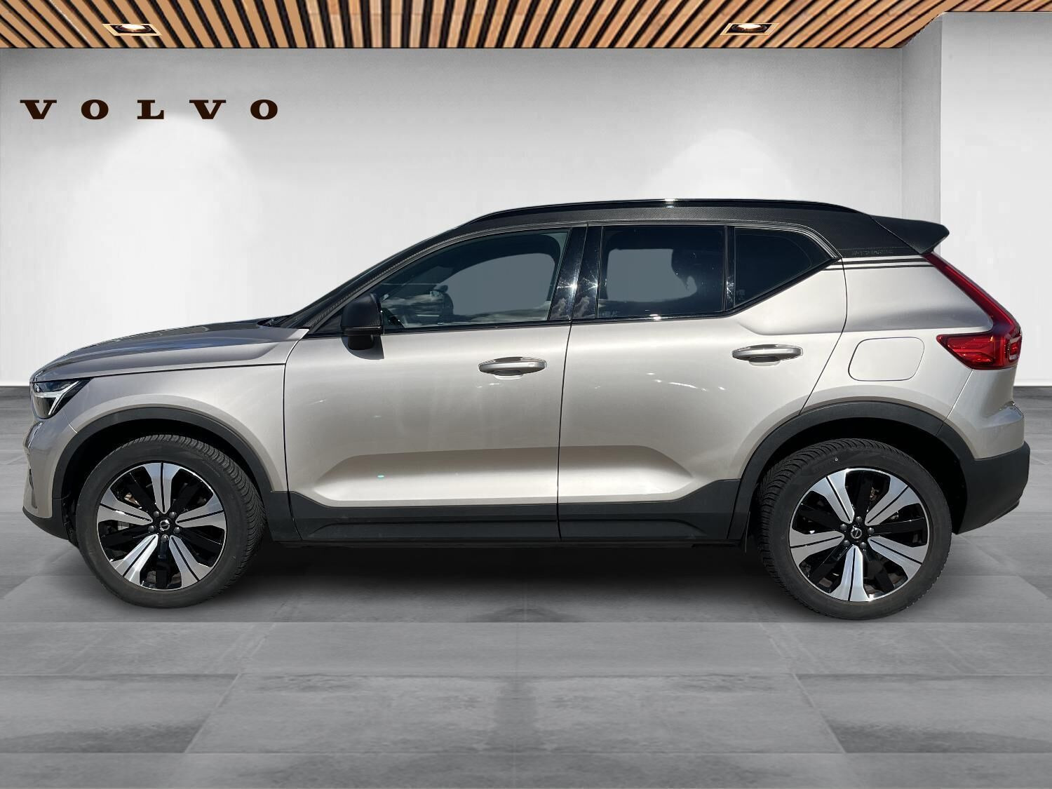 Orange Volvo XC40 fra 2023