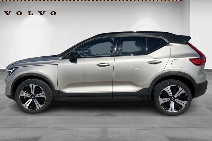 Orange Volvo XC40 fra 2023