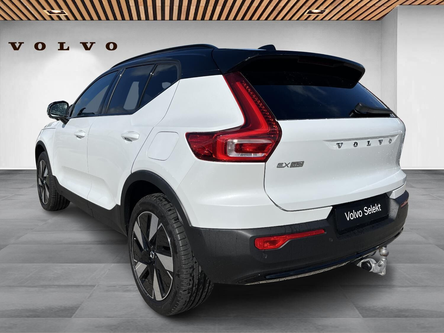 Hvid Volvo EX40 fra 2025