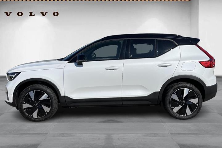 Hvid Volvo EX40 fra 2025