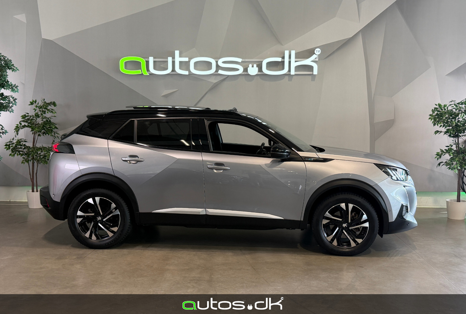 Sølv Peugeot e-2008 fra 2023