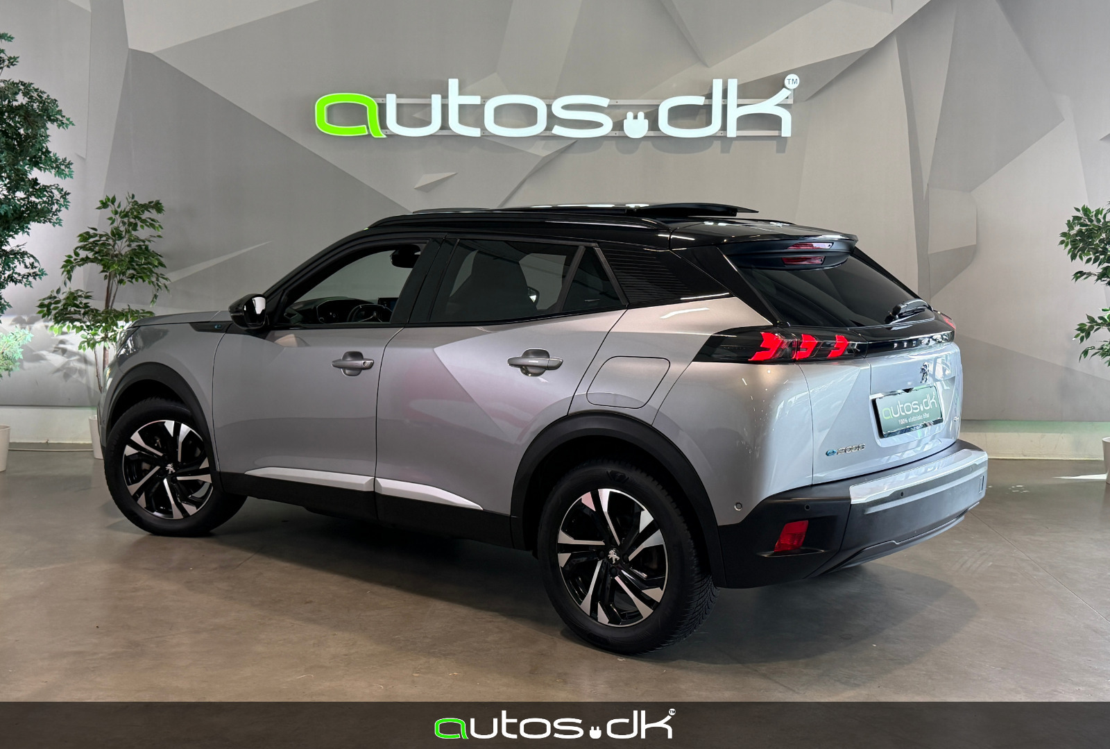 Sølv Peugeot e-2008 fra 2023