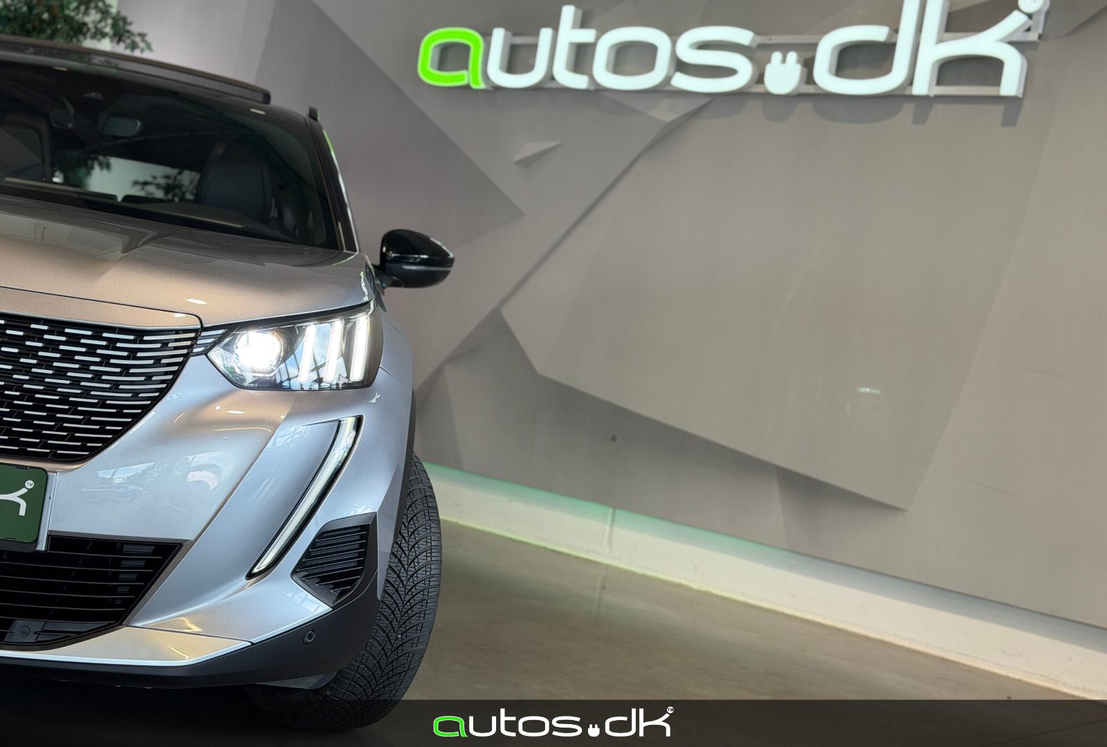 Sølv Peugeot e-2008 fra 2023