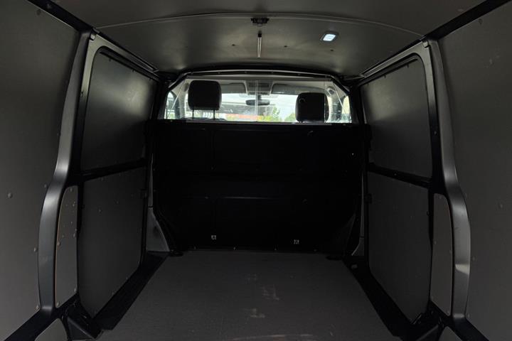Grå VW Transporter fra 2019