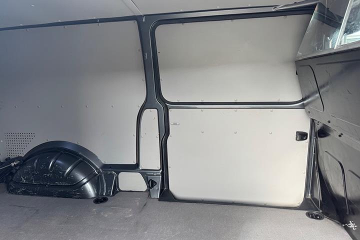 Grå VW Transporter fra 2019