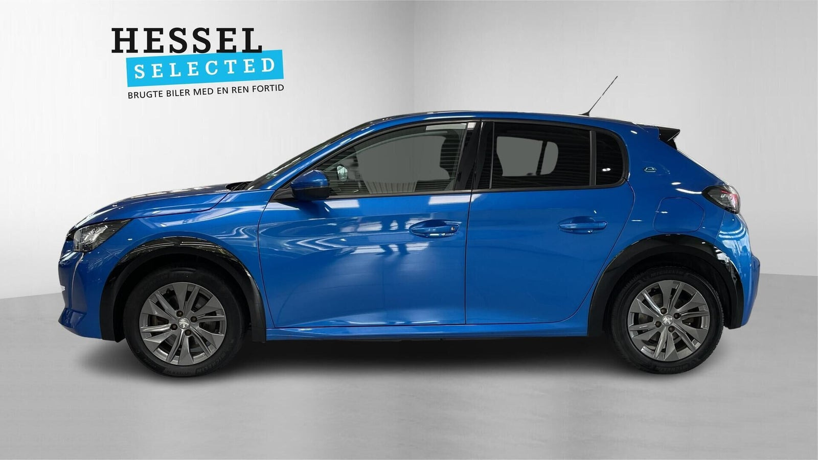 Blå Peugeot e-208 fra 2021
