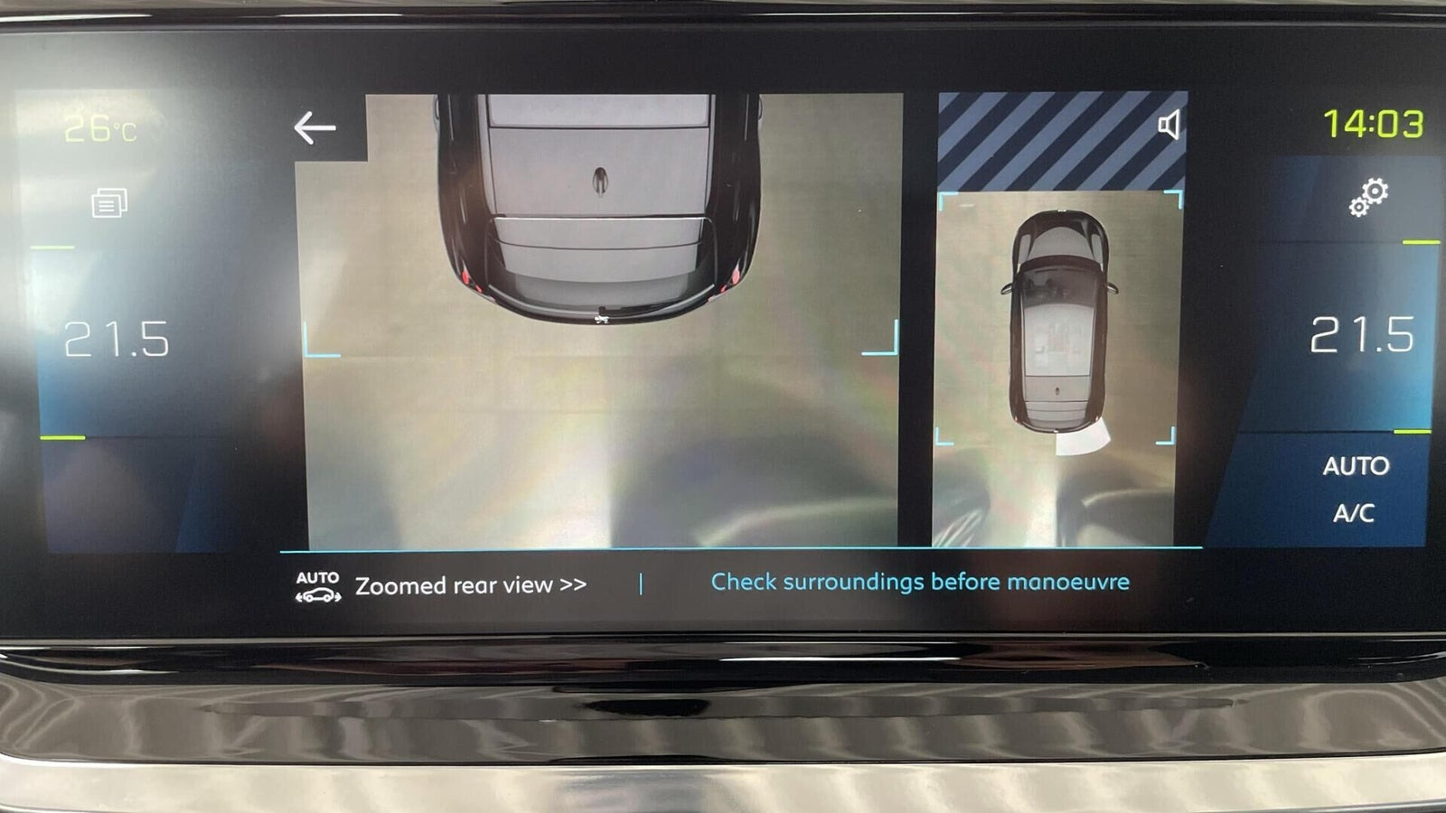 Blå Peugeot e-208 fra 2021