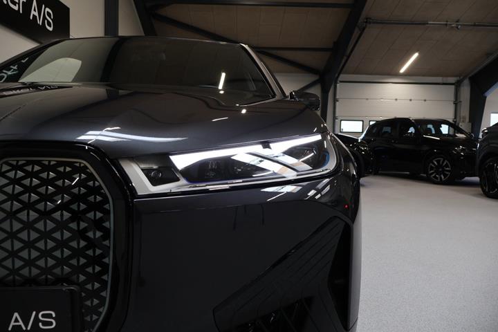 Sort BMW iX fra 2024