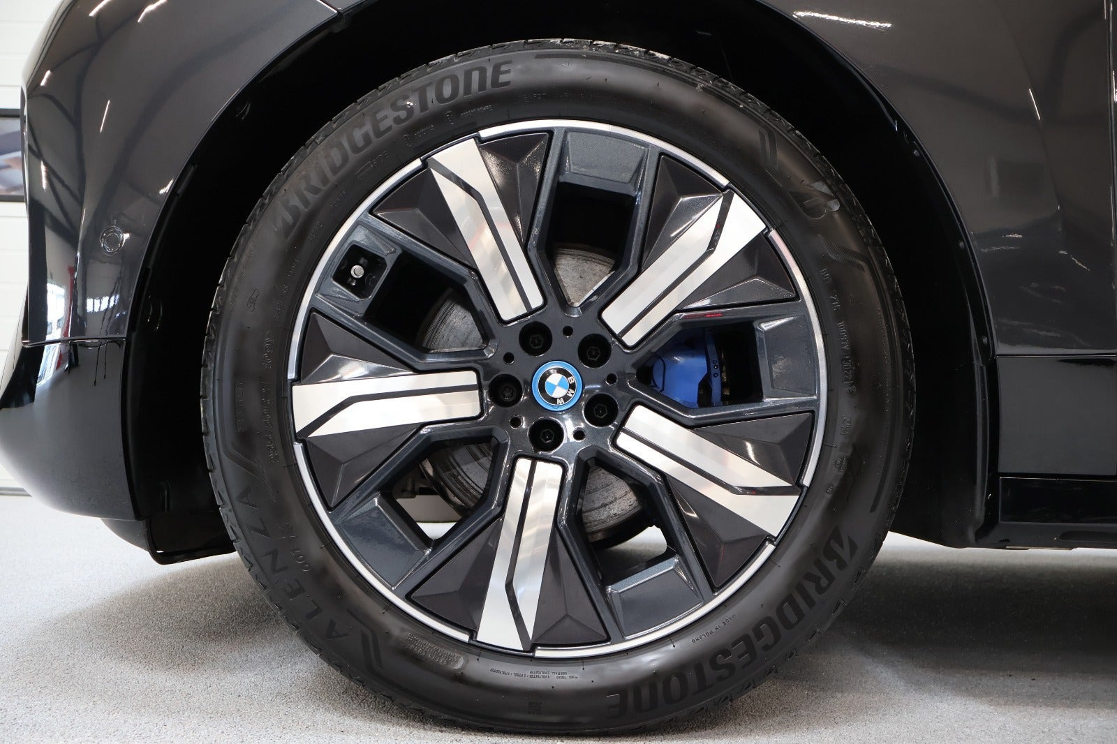 Sort BMW iX fra 2024