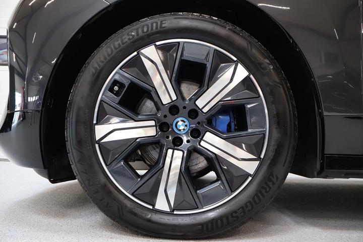 Sort BMW iX fra 2024