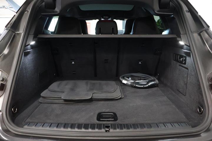 Sort BMW iX fra 2024