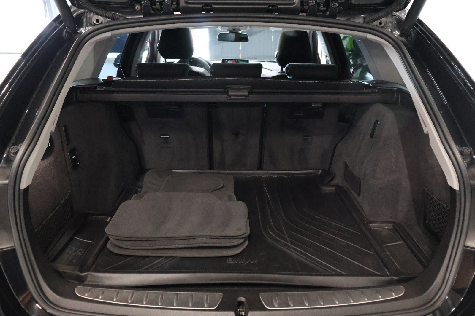 Sort BMW 320i fra 2015
