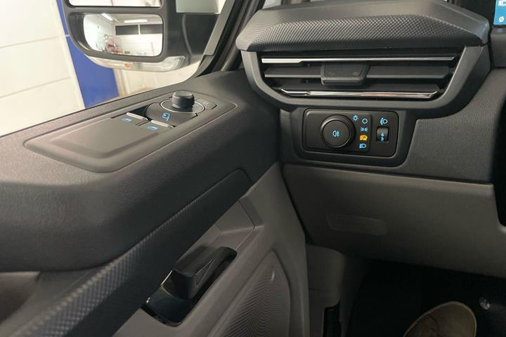 Hvid Ford E-Transit Custom 320 L1 fra 2026