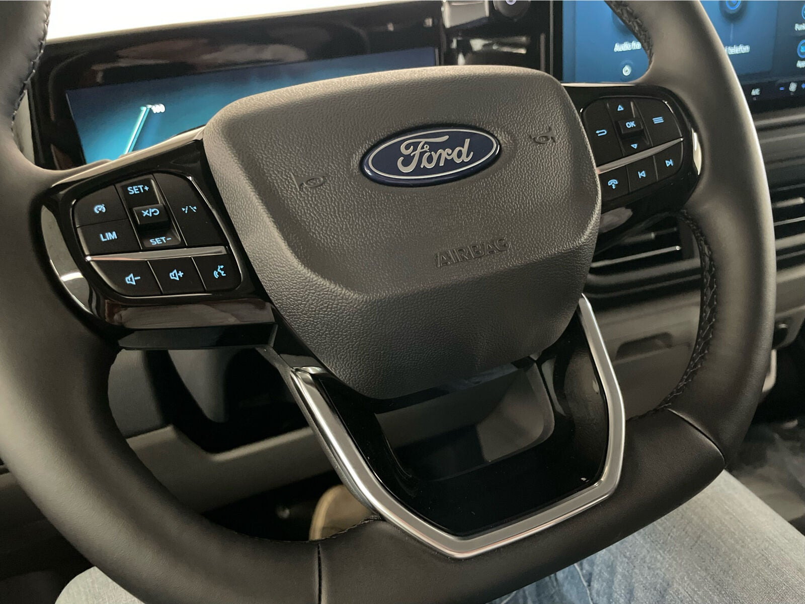 Hvid Ford E-Transit Custom 320 L1 fra 2026