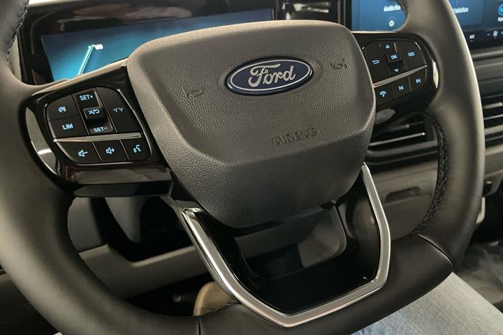 Hvid Ford E-Transit Custom 320 L1 fra 2026