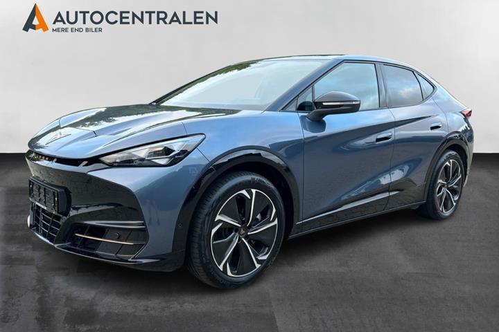 Blå Cupra Tavascan fra 2024 set udefra
